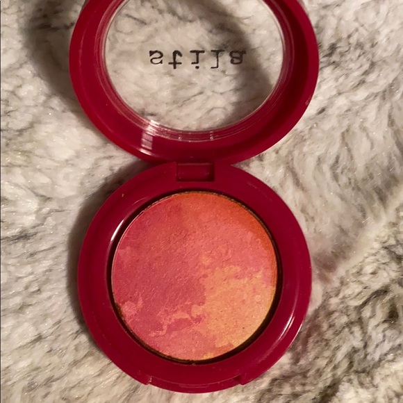 Stila blush in the color finale - Picture 2 of 3